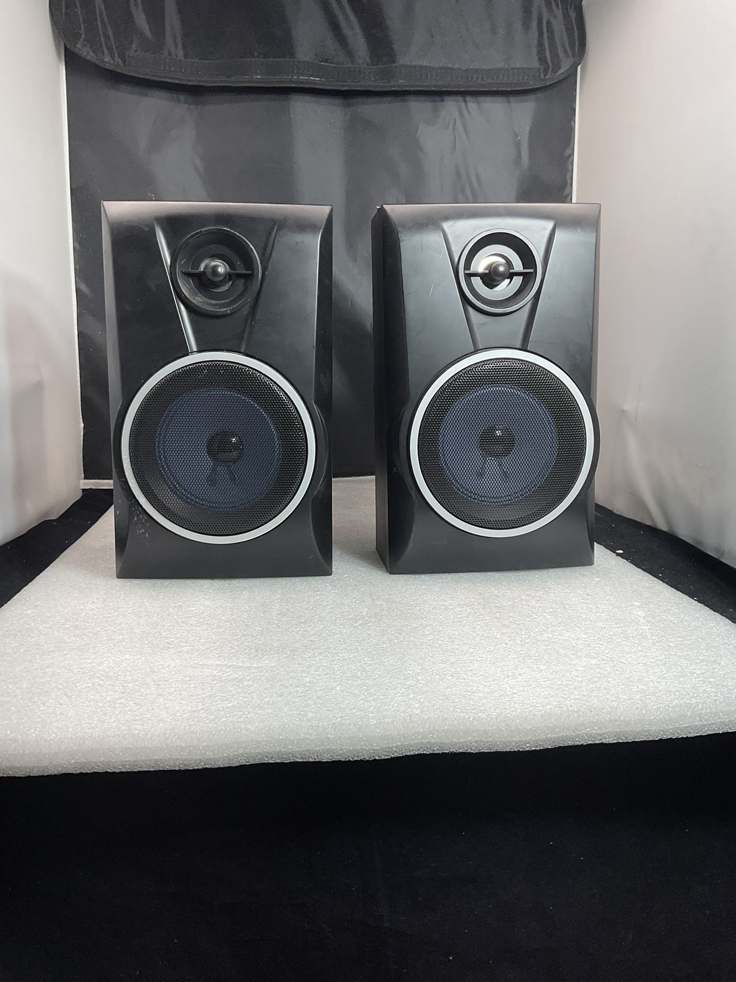 RCA RS22162 5-Disc CD Stereo Audio System Avia Multimedia Speakers