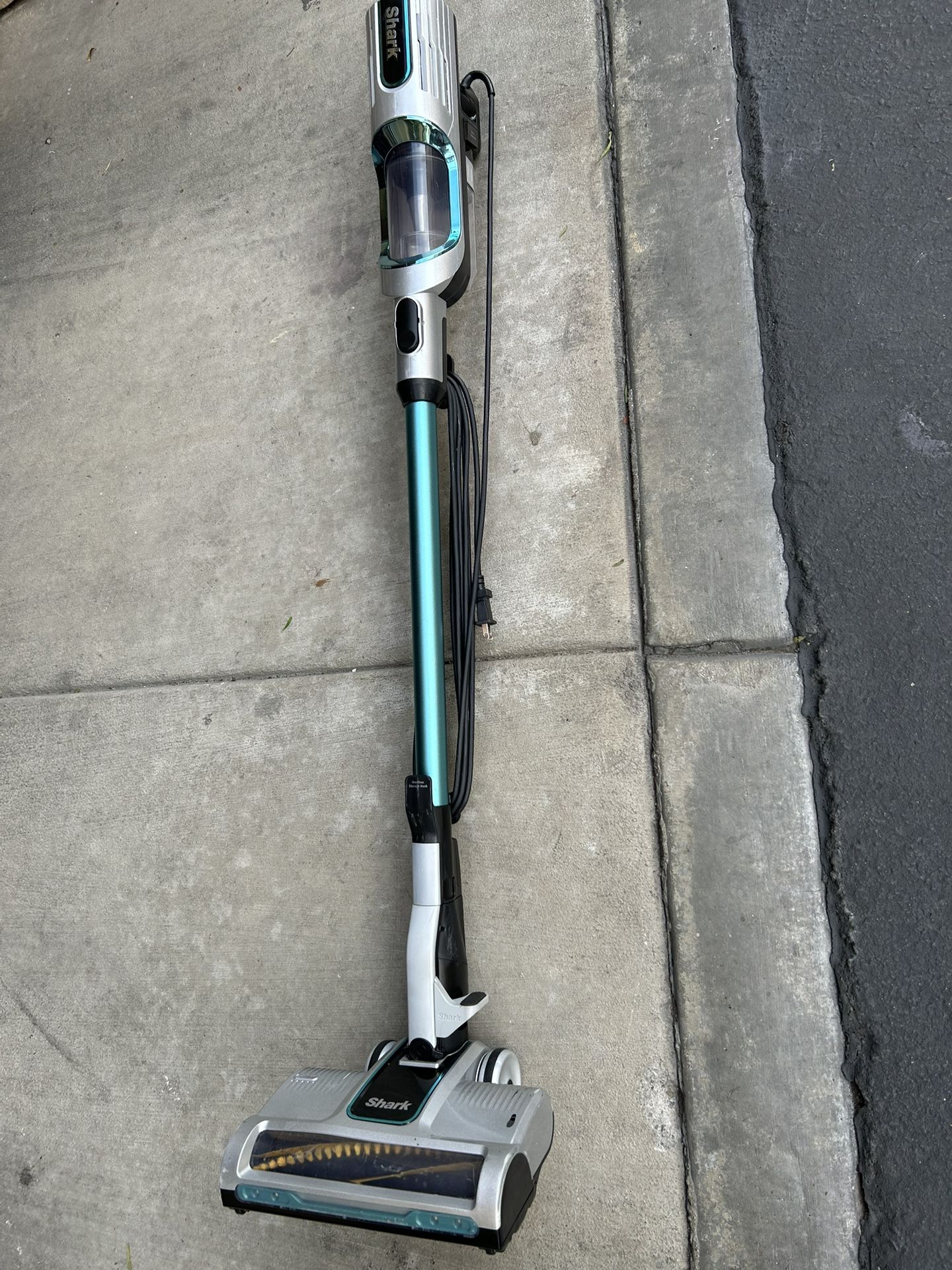 Shark HZ251 Ultralight Corded Stick Self- Cleaning