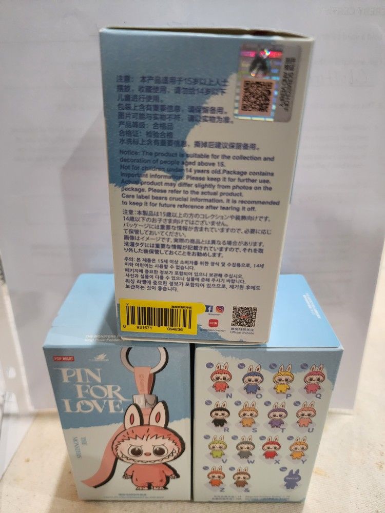 Letter V from PIN FOR LOVE LABUBU