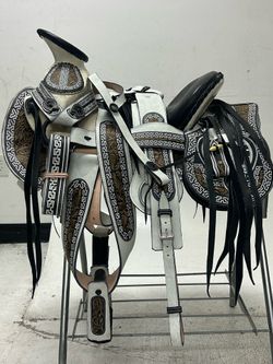 Monturas charra para caballos 100% piel de la mejor calidad y con excelentes diseños  Con todos sus accesorios incluidos  + cincho  + cabezada o corre