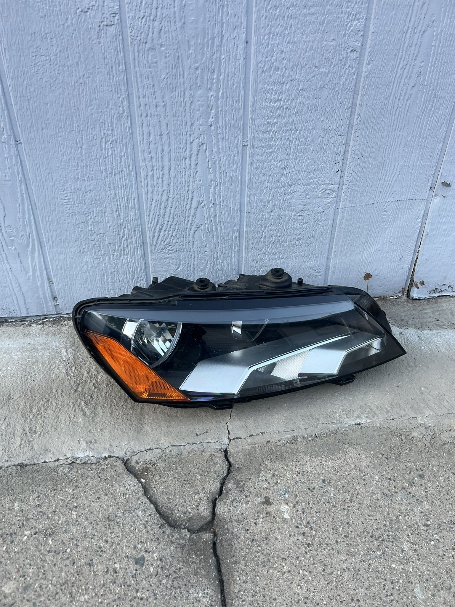 Volkswagen Jetta 2012-2015 Headlight