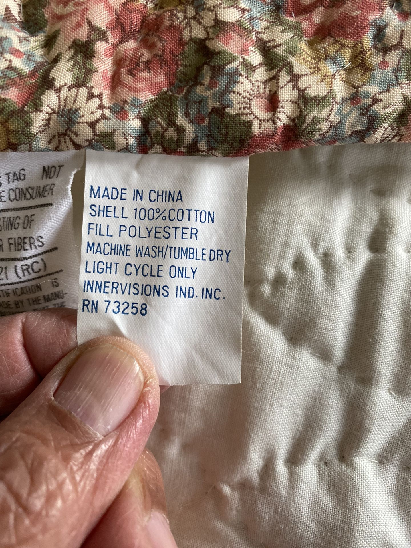 Quilt Very Decorative 84”x84”- 100% Cotton Polyester Filling