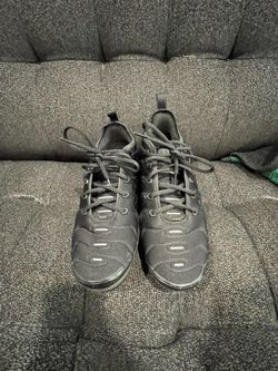 Black vapormaxes