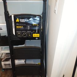 NEW!! GORILLA 🦍 3 STEP 🪜 LADDER FOR SALE 