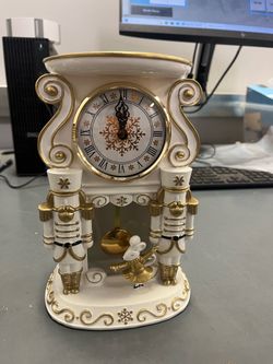 Bath & Body Works 2023 Christmas Nutcracker Clock Pedestal Candle Holder