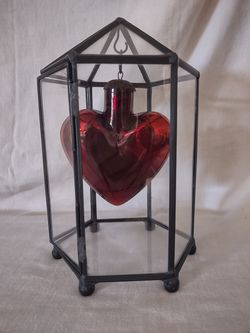 6 sided terrarium/greenhouse octagon shape with door & Glass heart ❤️