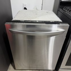 LG Stainless Steel Dishwasher – Good Condition, Works Perfectly