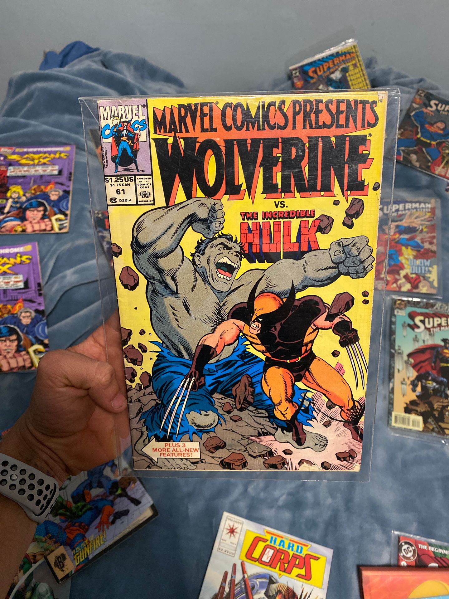 Comic book Hulk vs Wolverine