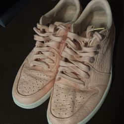 Jordan 1 Low Swooshless