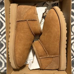 UGG W Classic Ultra Mini – Color: CHE (Chestnut)
