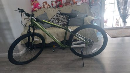 Green Mountain Bike with Disc Brakes