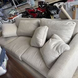 Haverty’s Brenda Dagenhart Couch