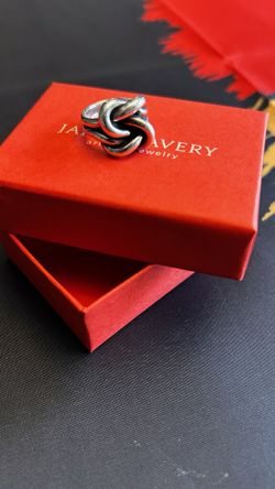 Bold Lovers Knot