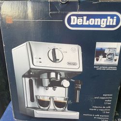 De'Longhi Bar Pump Espresso and Cappuccino Machine