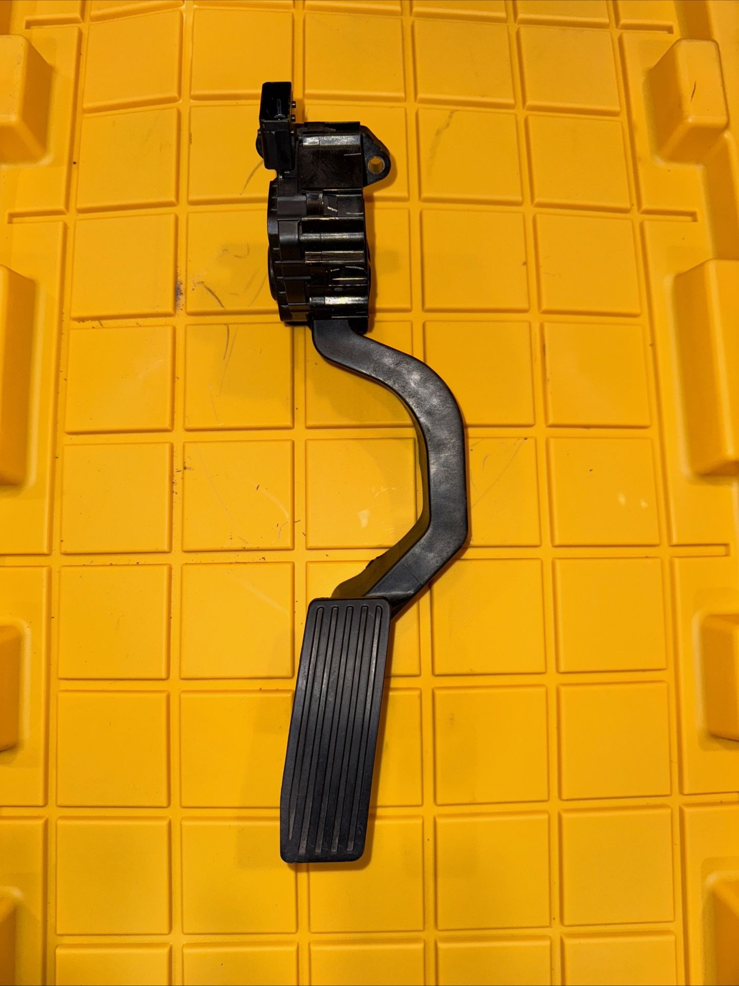 2014-2023 JEEP CHEROKEE GAS ACCELERATOR THROTTLE PEDAL SENSOR 0(contact info removed)AD OEM