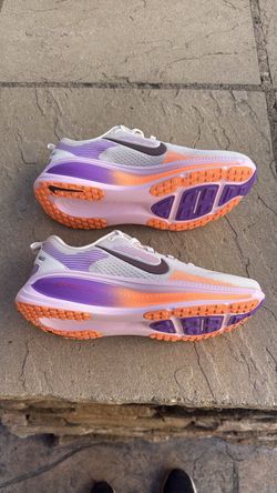 New Nike Vomero 18 chalk tattoo running shoes Women’s 11, Men’s 9.5