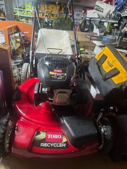 TORO GAS 22"IN RECYCLER SELF PROPELLED LANW MOWER