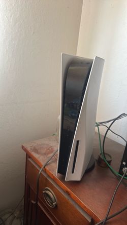 PS5 and controllers and portal 600