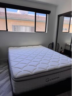 GSLEEPEE QUEEN SIZED MATTRESS WITH BLACK SHEETS!
