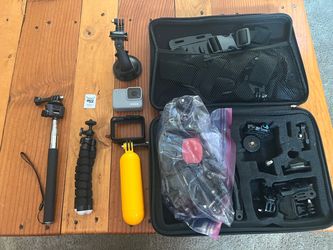 Go pro hero 7 white with case and accessories