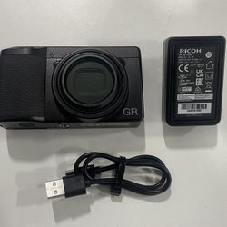 Ricoh GR3 / GRIII (28mm FF Equivalent)