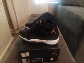 Jordan 11 Retro Shoe Sz 7 Woman