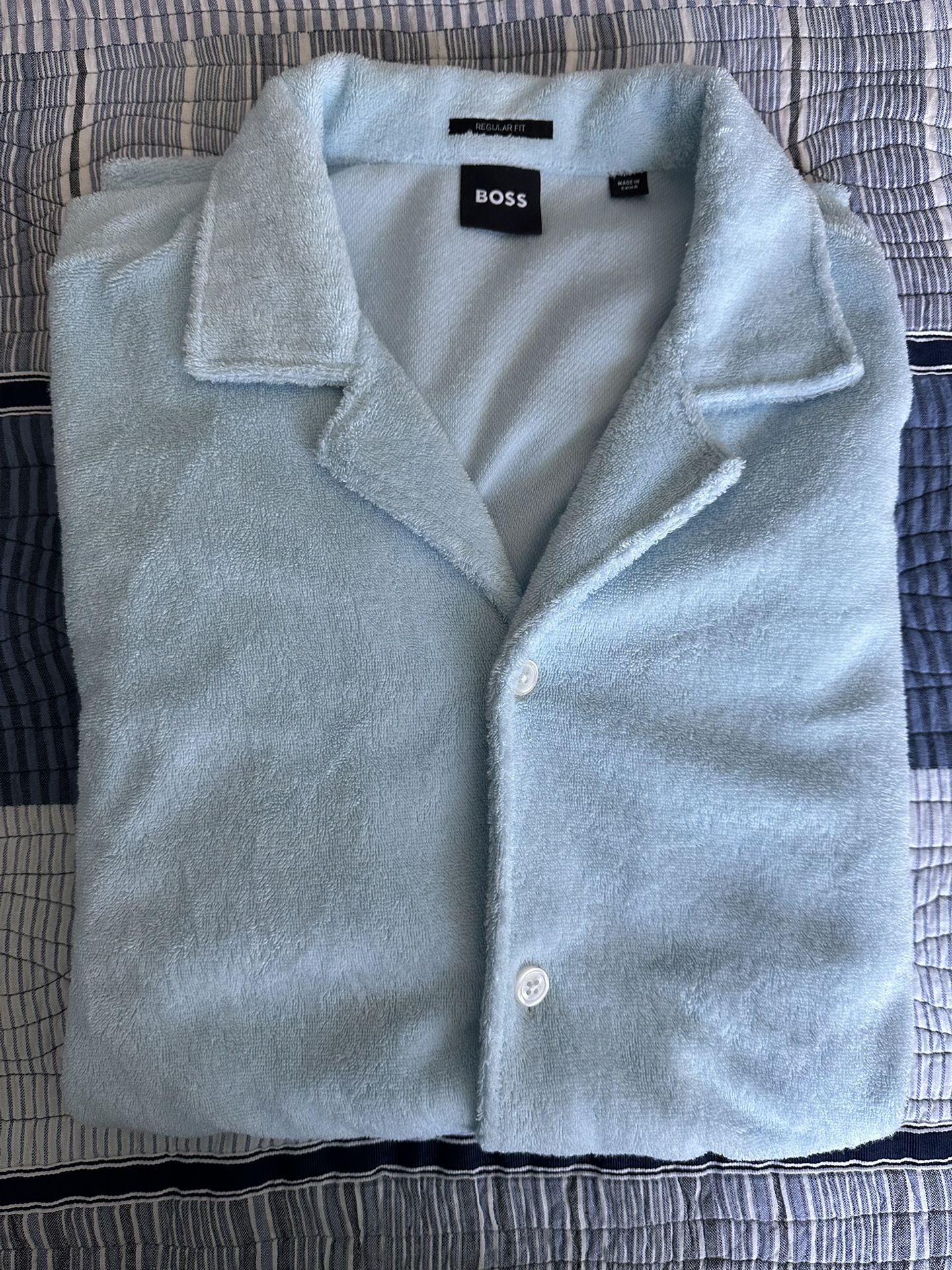 Hugo Boss Men’s Terry short sleeve shirt in blue size Large.