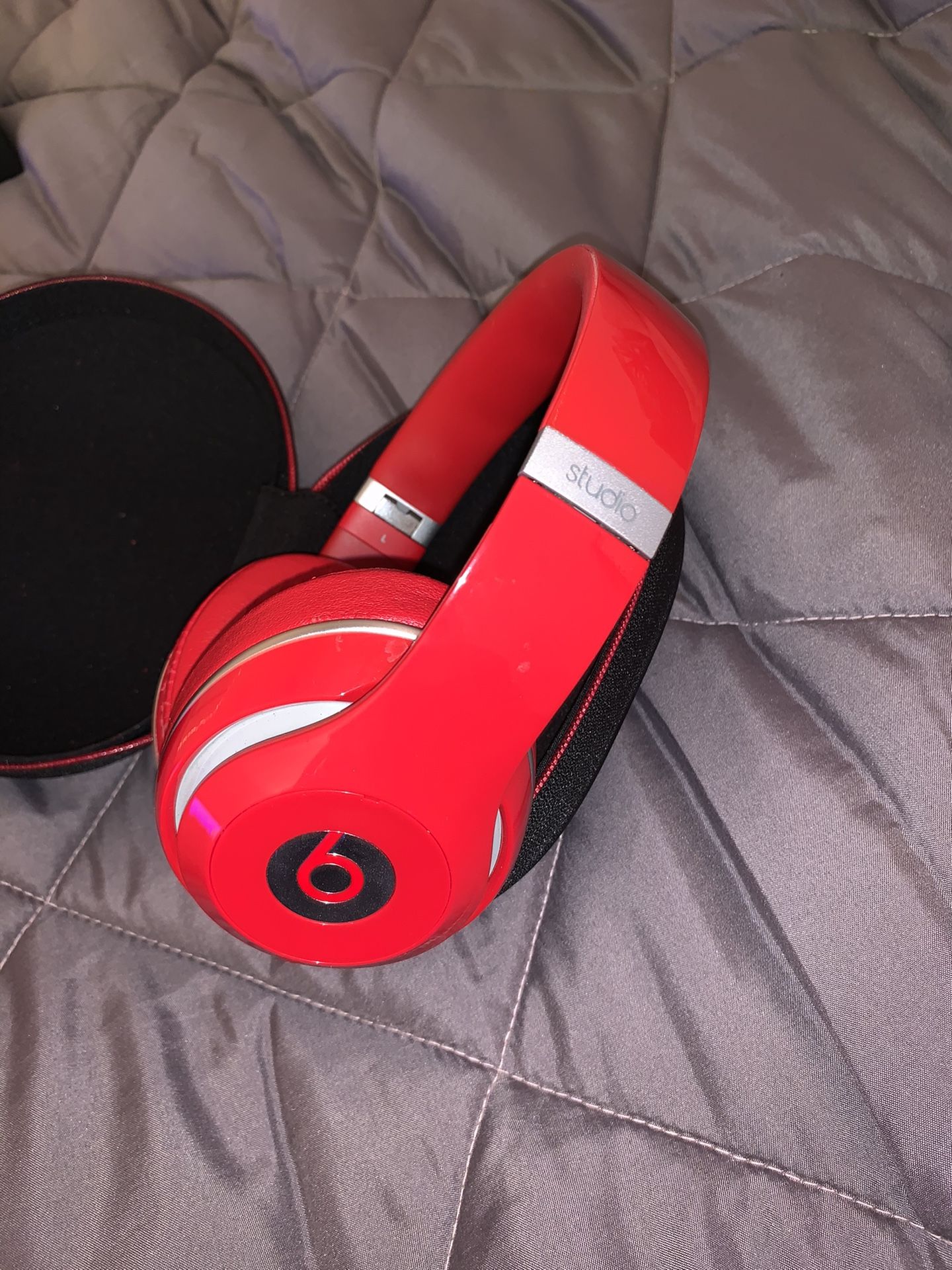 Beats Studio Wired with a wireless connector FREE