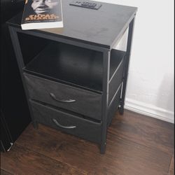 Dresser With 4 Charging Inputs