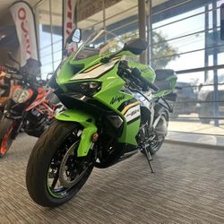 2025 Kawasaki Ninja ZX-6R KRT ABS