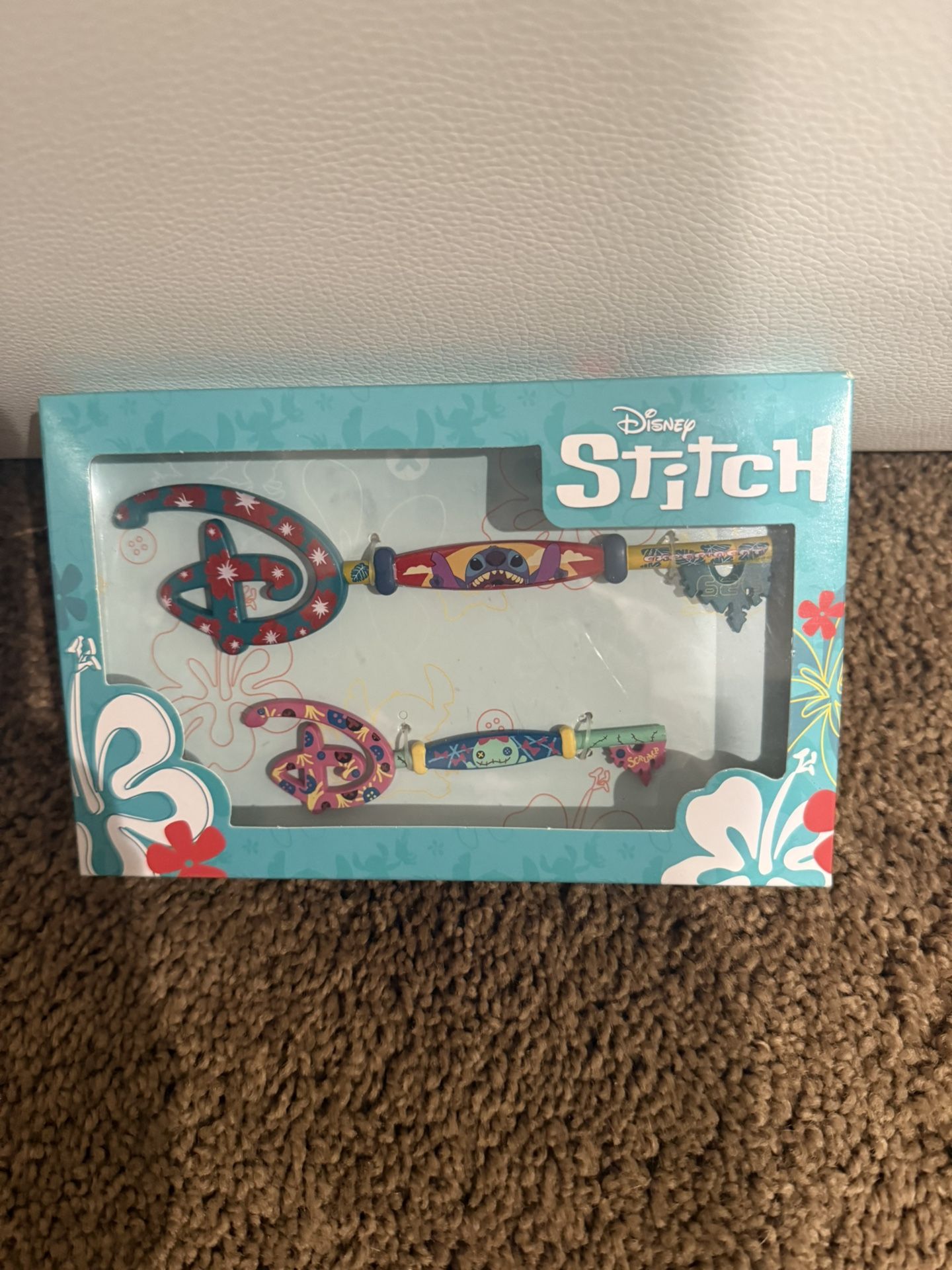 The Disney Store Stitch & Scrump Collectible Key Set