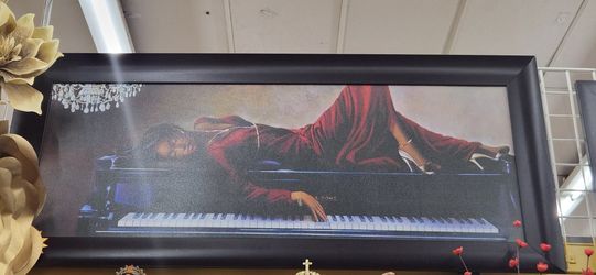 Big Picture Lady On The Piano