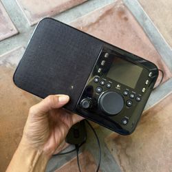 Logitech Squeezebox Portable Music Player Wi-Fi Internet Smart Radio X-R0001