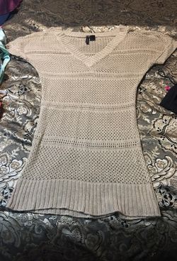 Short sleeve sweater kinda top like new size S