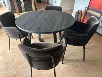 Round Dining Table with 4 Chairs
