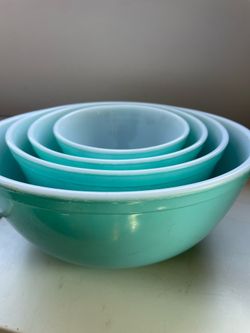 Pyrex Solid turquoise blue 4 bowl set