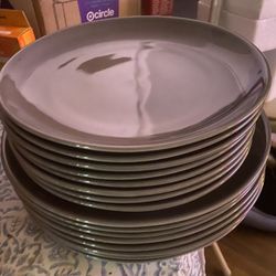 8 pc place setting like new 8 large plates smaller salad plates  30 for all 