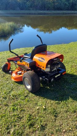 Ariens Zoom 42 Zero Turn Mower. 24hp. Engine 42