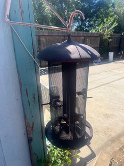 Hanging Metal Mesh Bird feeder