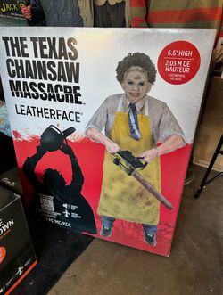 Texas Chainsaw Massacre Leatherface 6.6ft Animatronic