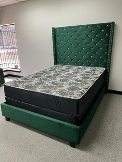 Queen size bed frame + mattress free delivery 🚚