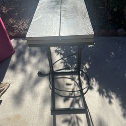 Tainoki side table with outlet and usb plugs