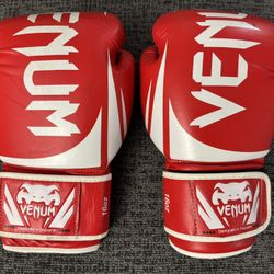 Venum Boxing Gloves In Excellent Condition 16oz $40 firm
