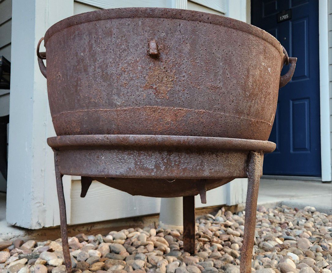 Antique Large 24" Cast Iron Cauldron Pot 3 Legs, stand and Handle