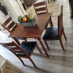 Dining Room Set Table And Chairs Excellent Condition 36"×36"× 30"high 