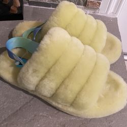 UGG Fluff Yeah Fur Slides youth sz 4