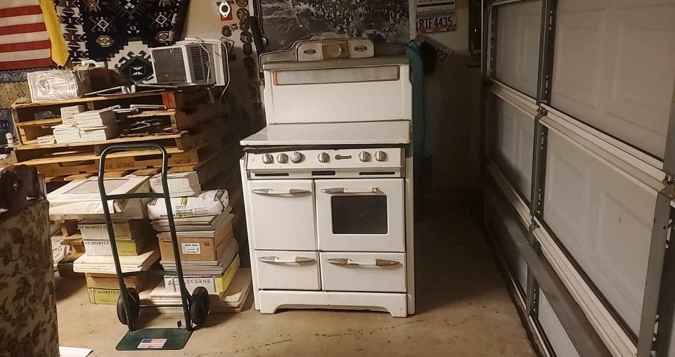 Vintage Stove O'Keefe And Merrit "Helen" 1950s Electric And Gas Stove