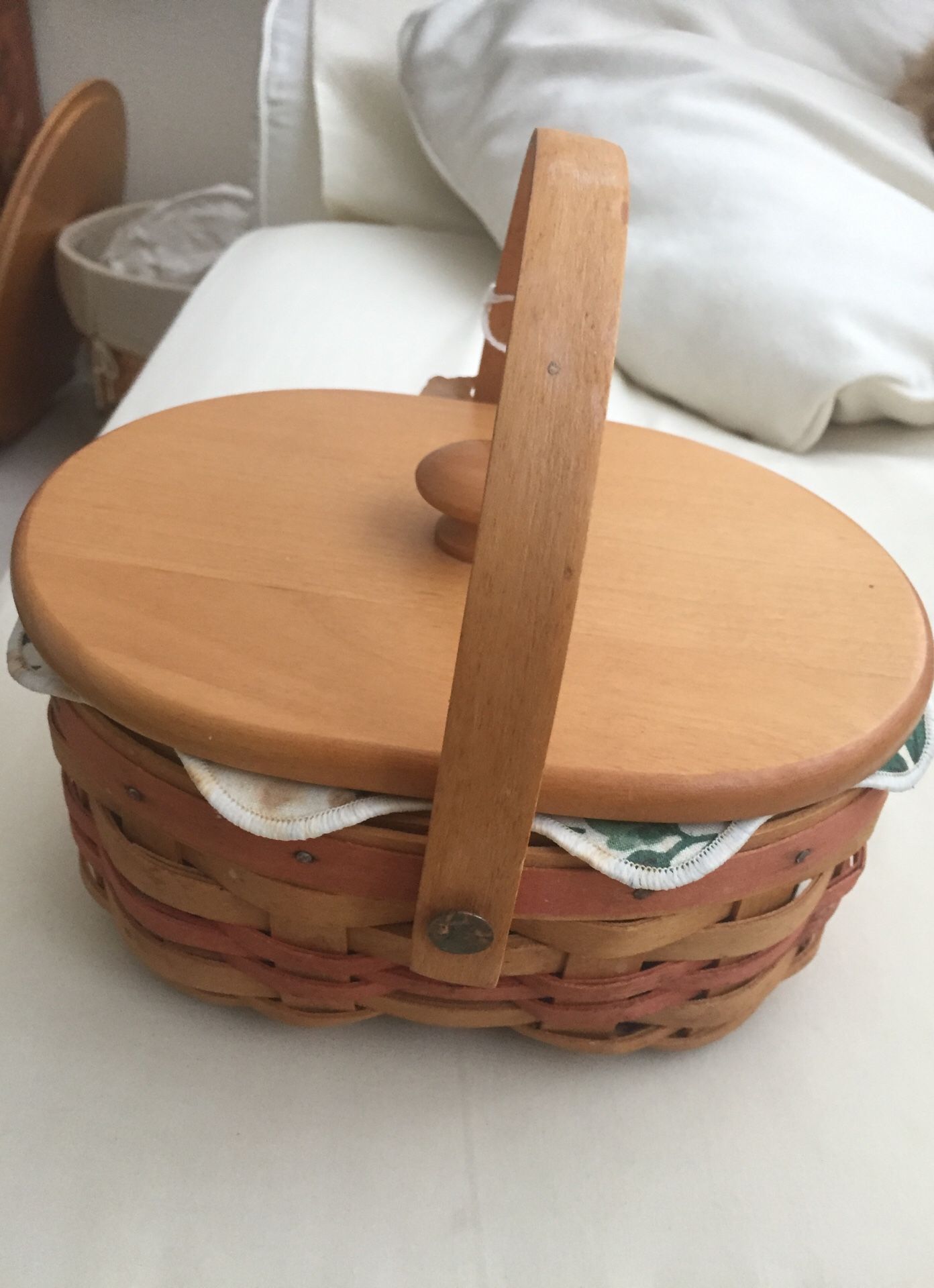 Longaberger Basket with lid in very good shape (Pompano Beach 33069
