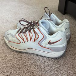 KD 18 basketball shoes