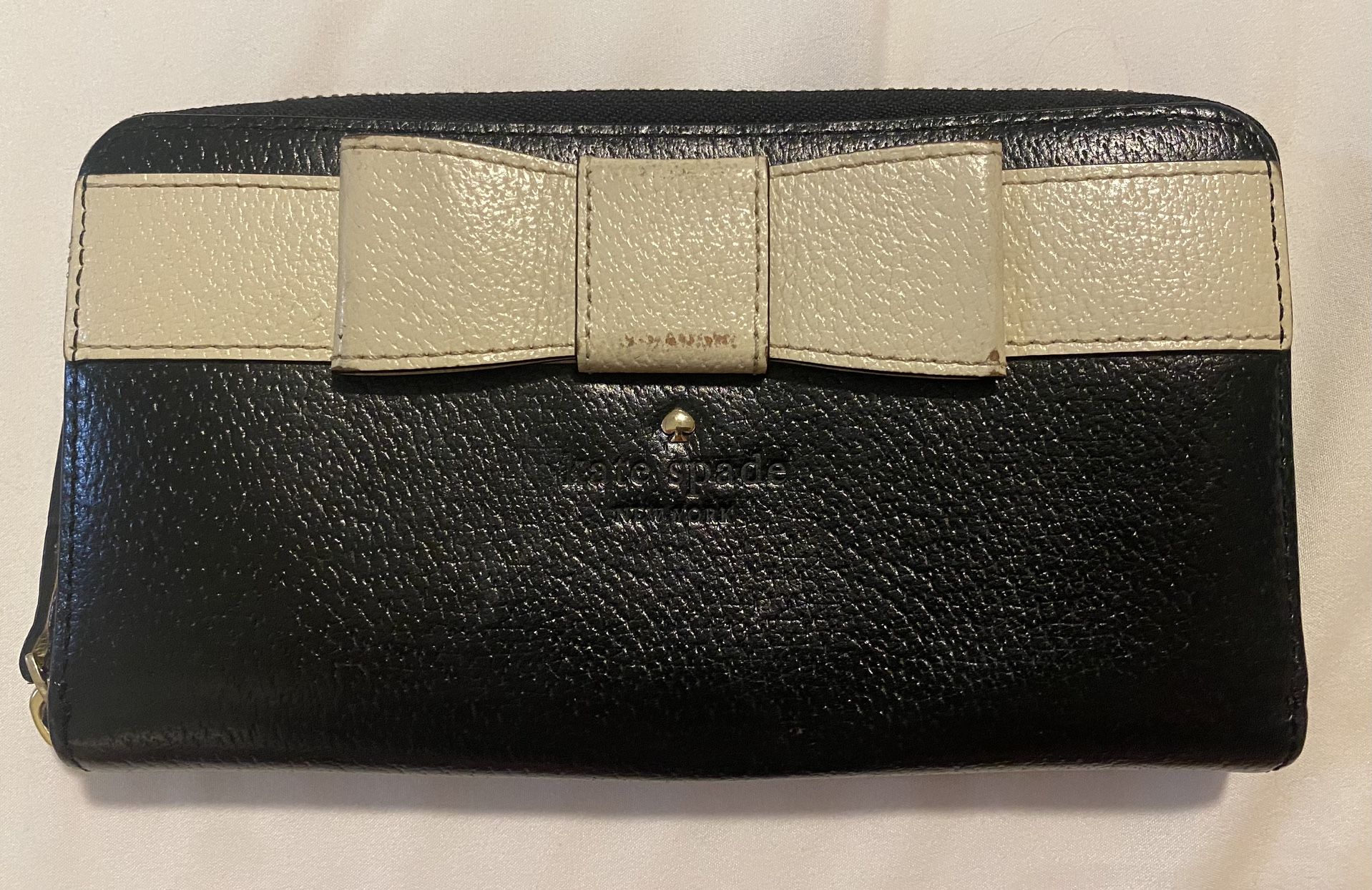 Kate Spade Zipper wallet 